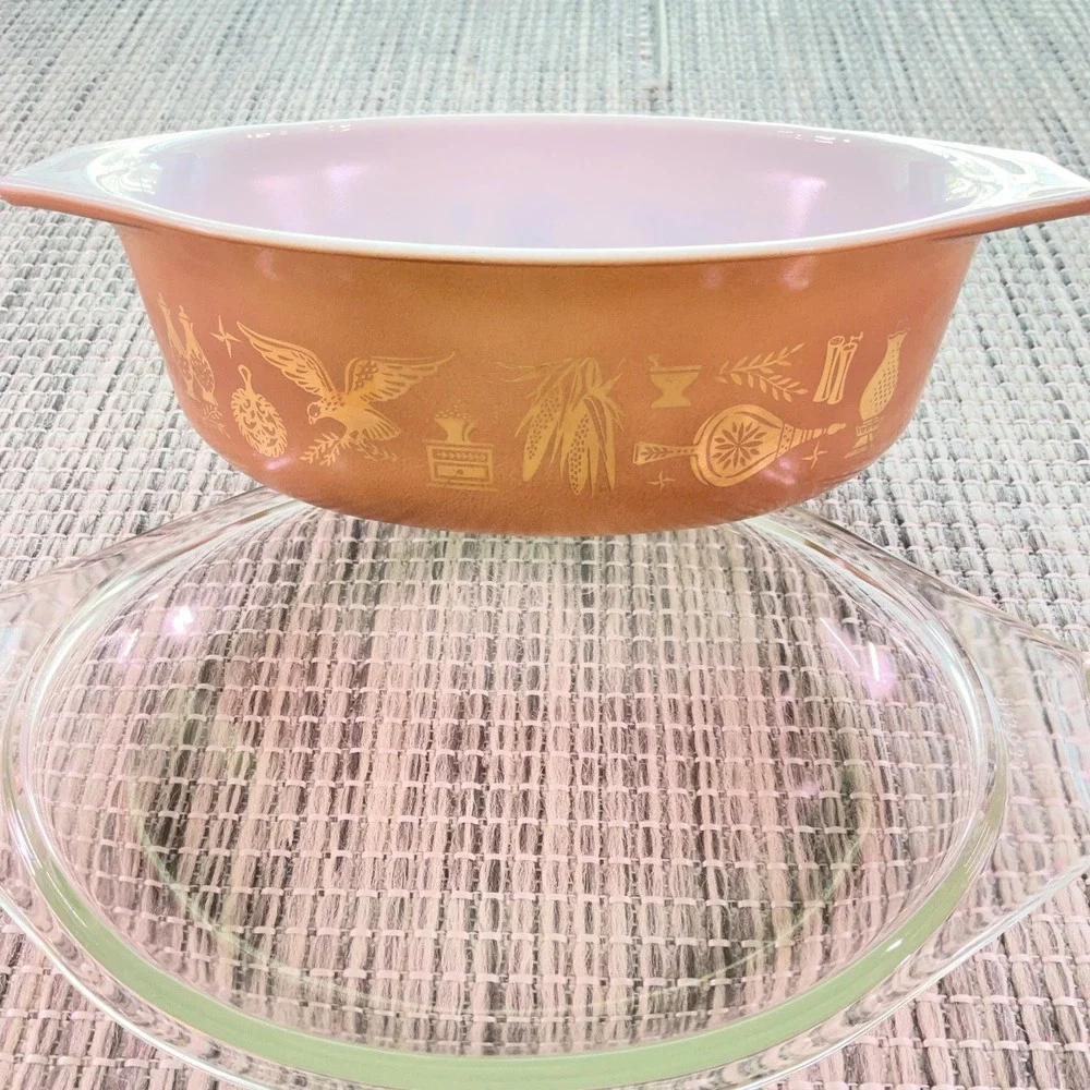 Vintage PYREX EARLY AMERICAN 1-1/2 Qt Oval Casserole. W/ Lid. #043 Gold On Brown